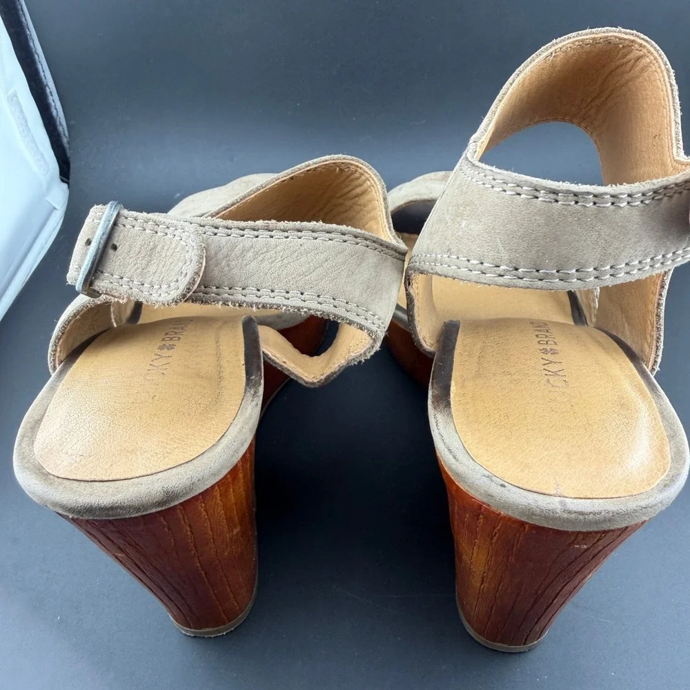 Lucky Brand Taupe Suede Platform Wedge Sandals Buckle Ankle Strap‎ Wood Heel